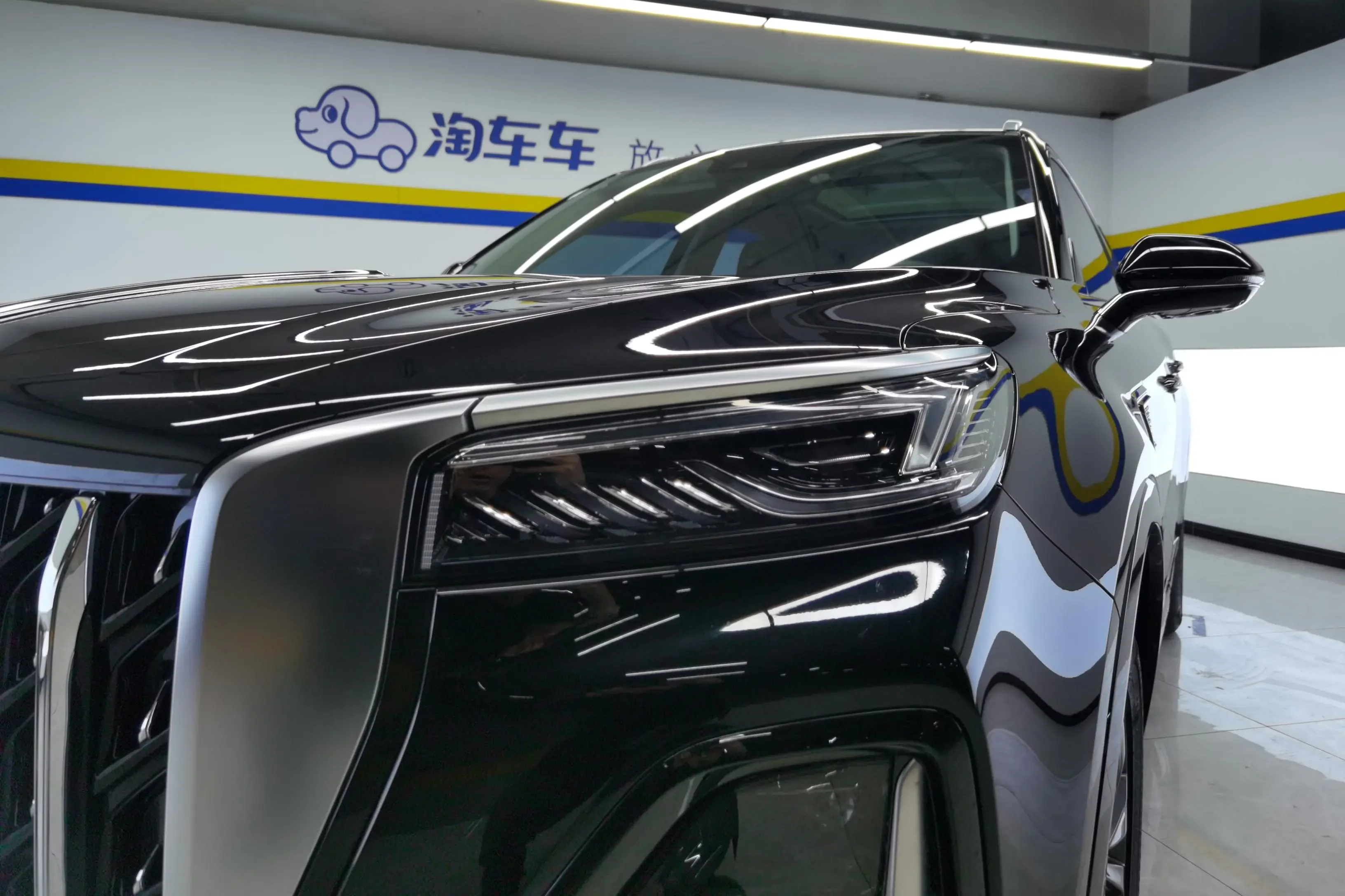 Hongqi HS5