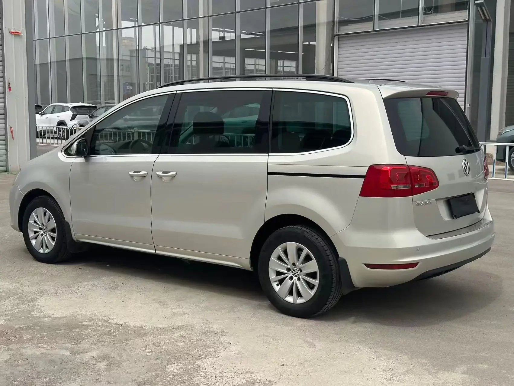 Volkswagen Sharon