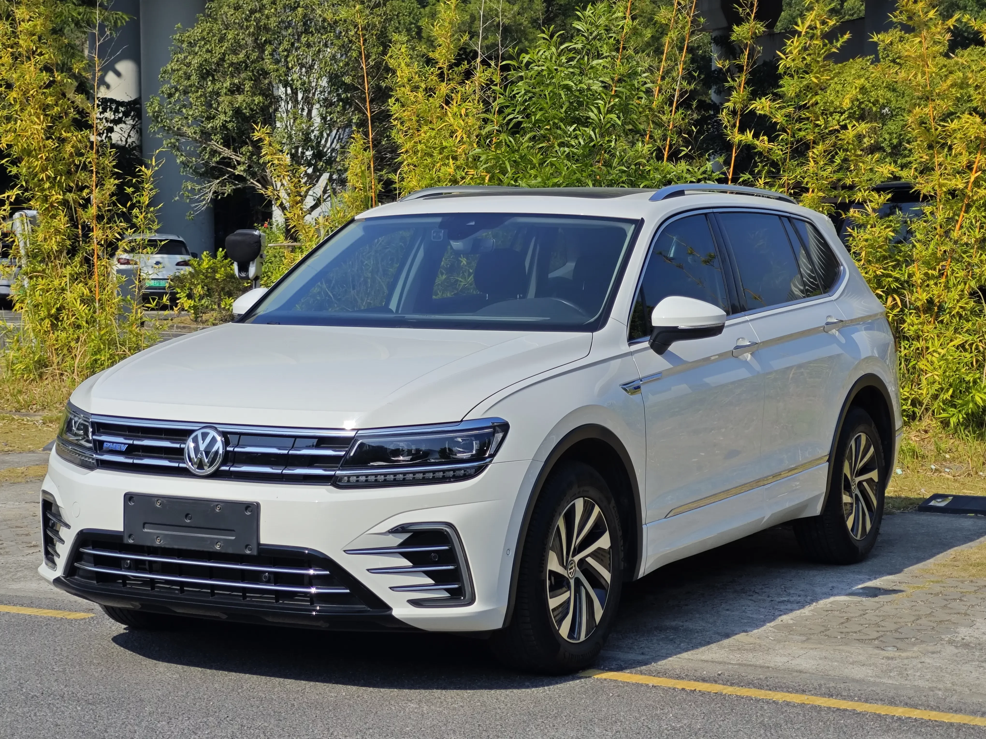 Volkswagen Tiguan L PHEV