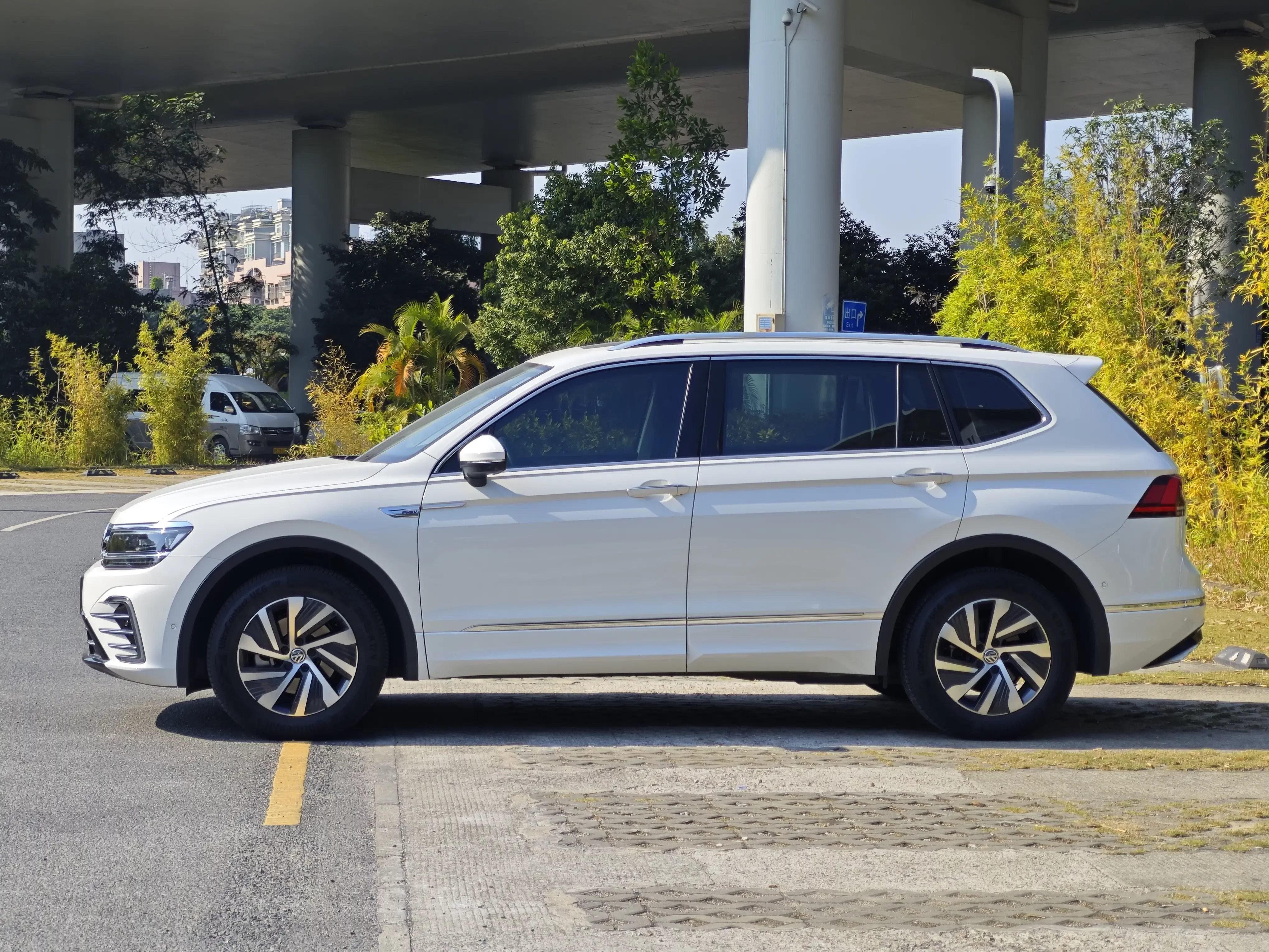 Volkswagen Tiguan L PHEV