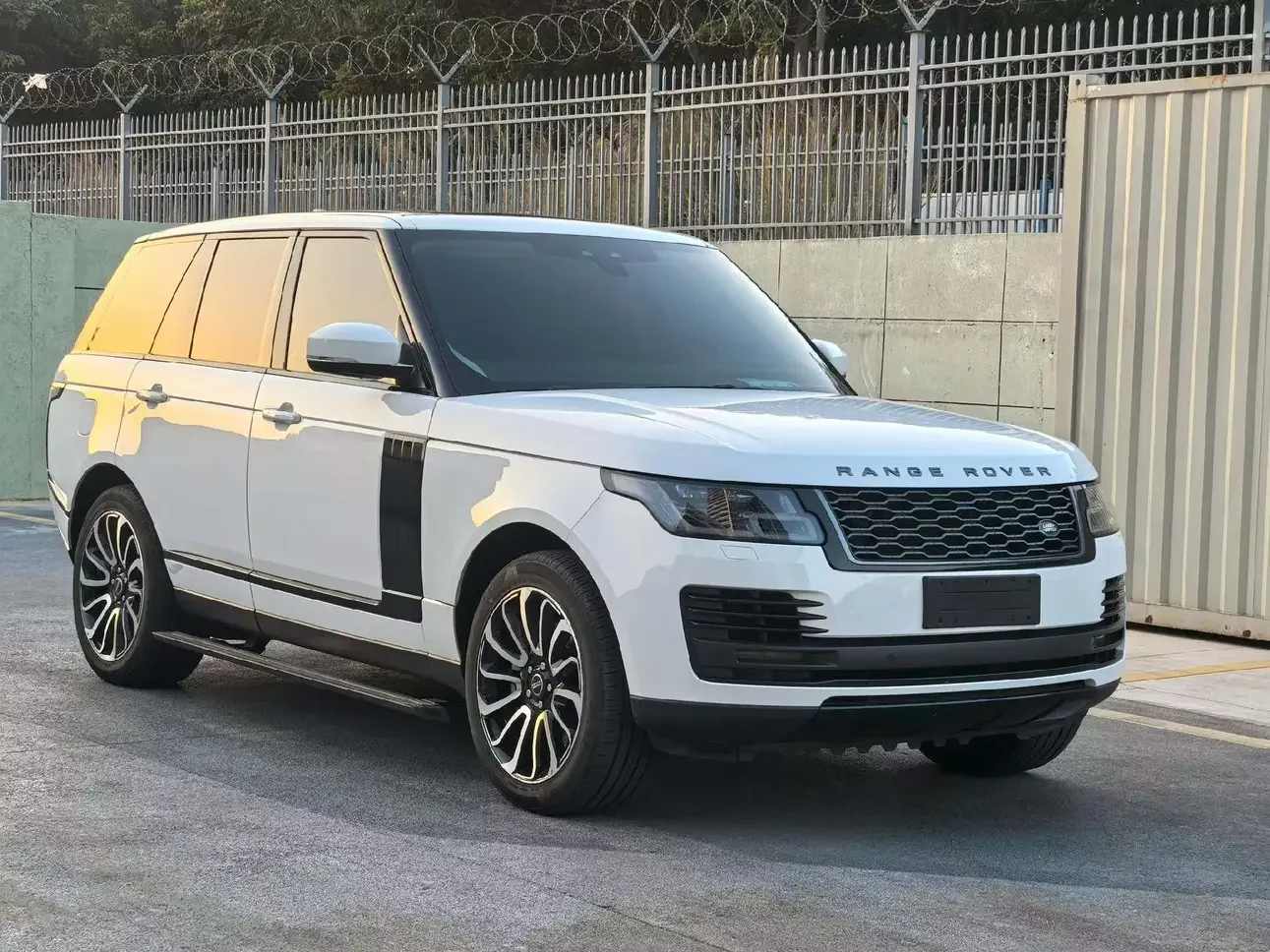 Land Rover range rover