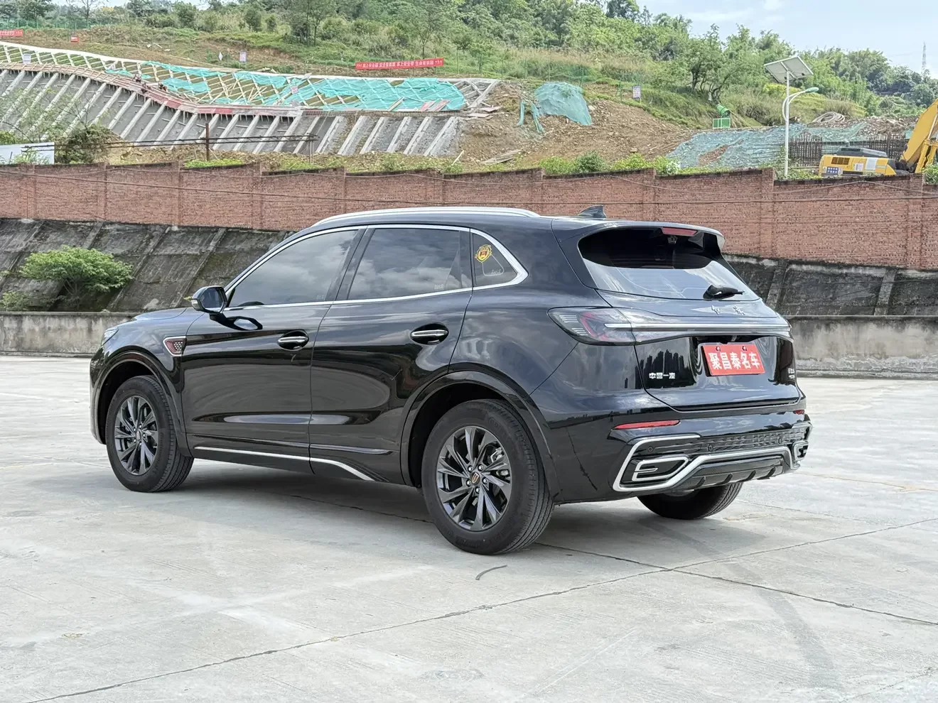 Hongqi HS5