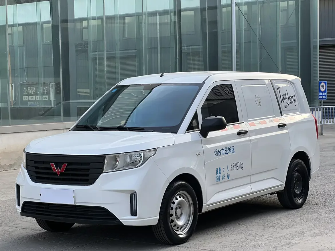 Wuling Hongguang PLUS