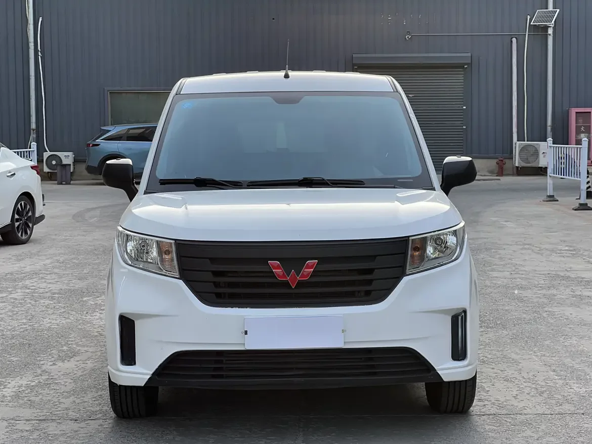 Wuling Hongguang PLUS