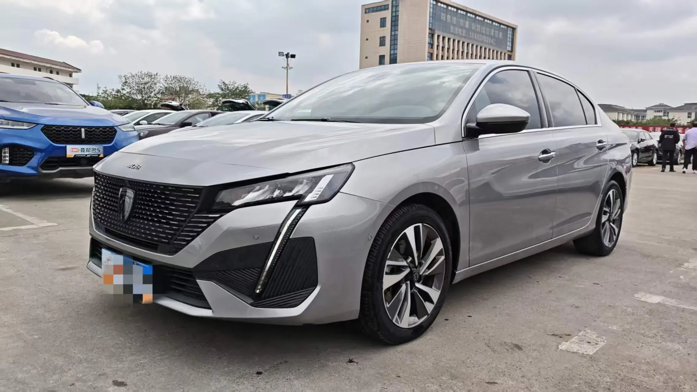 Peugeot 408