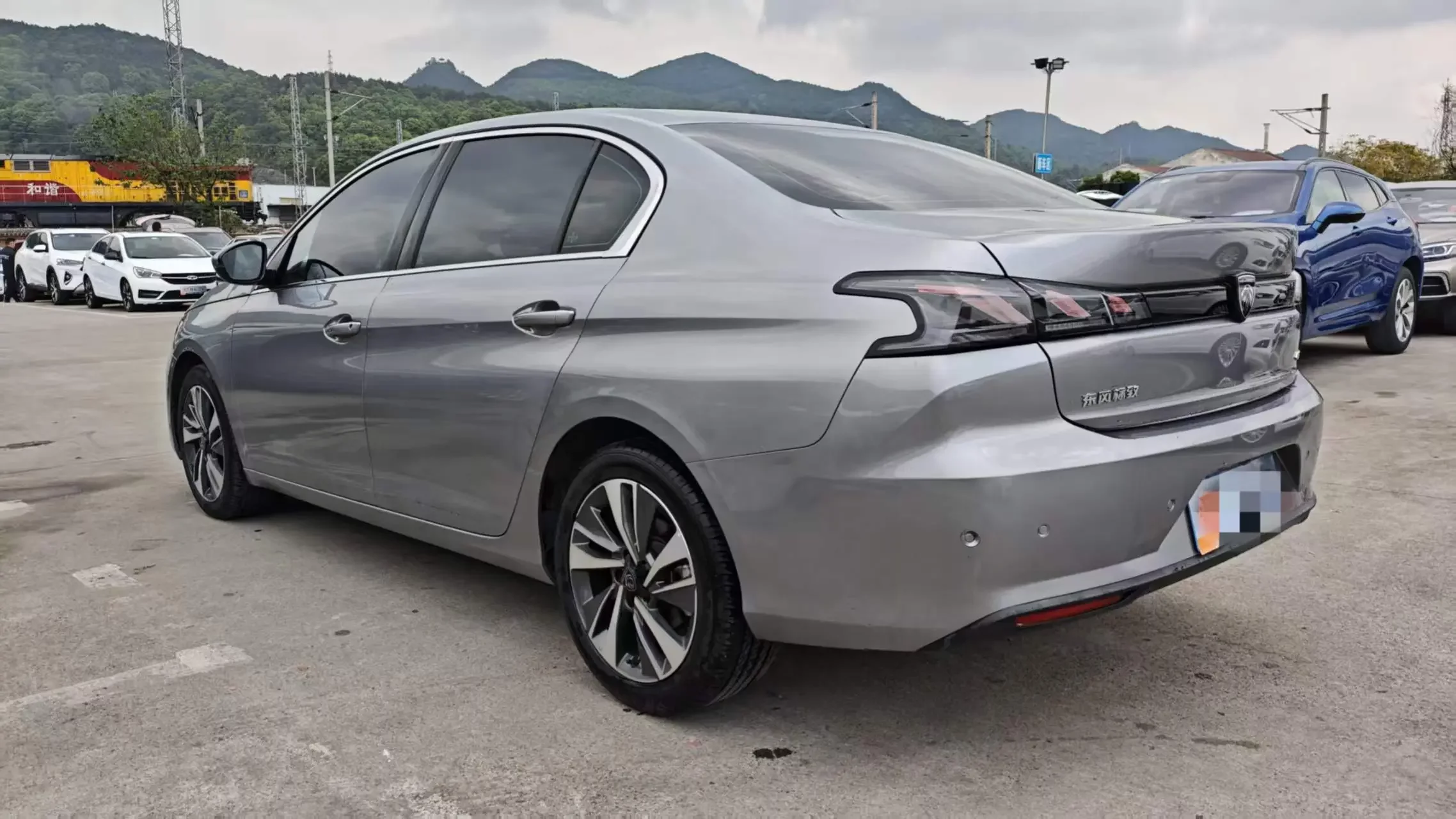 Peugeot 408