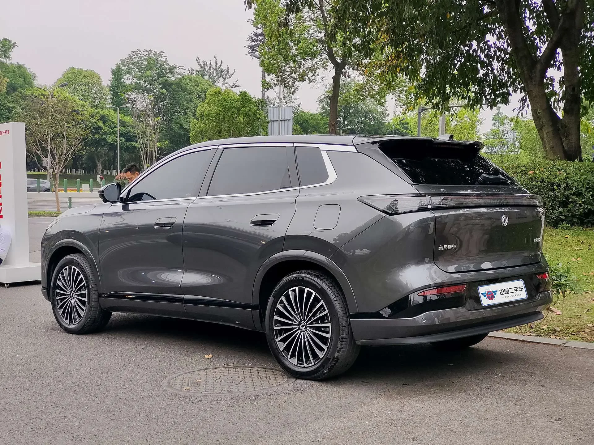 Dongfeng Fengshen L8 PHEV
