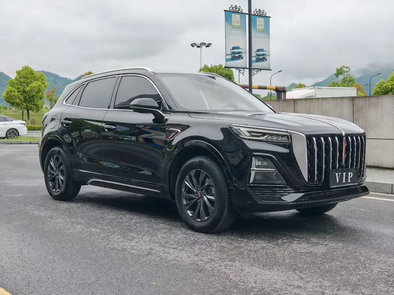 Hongqi HS5