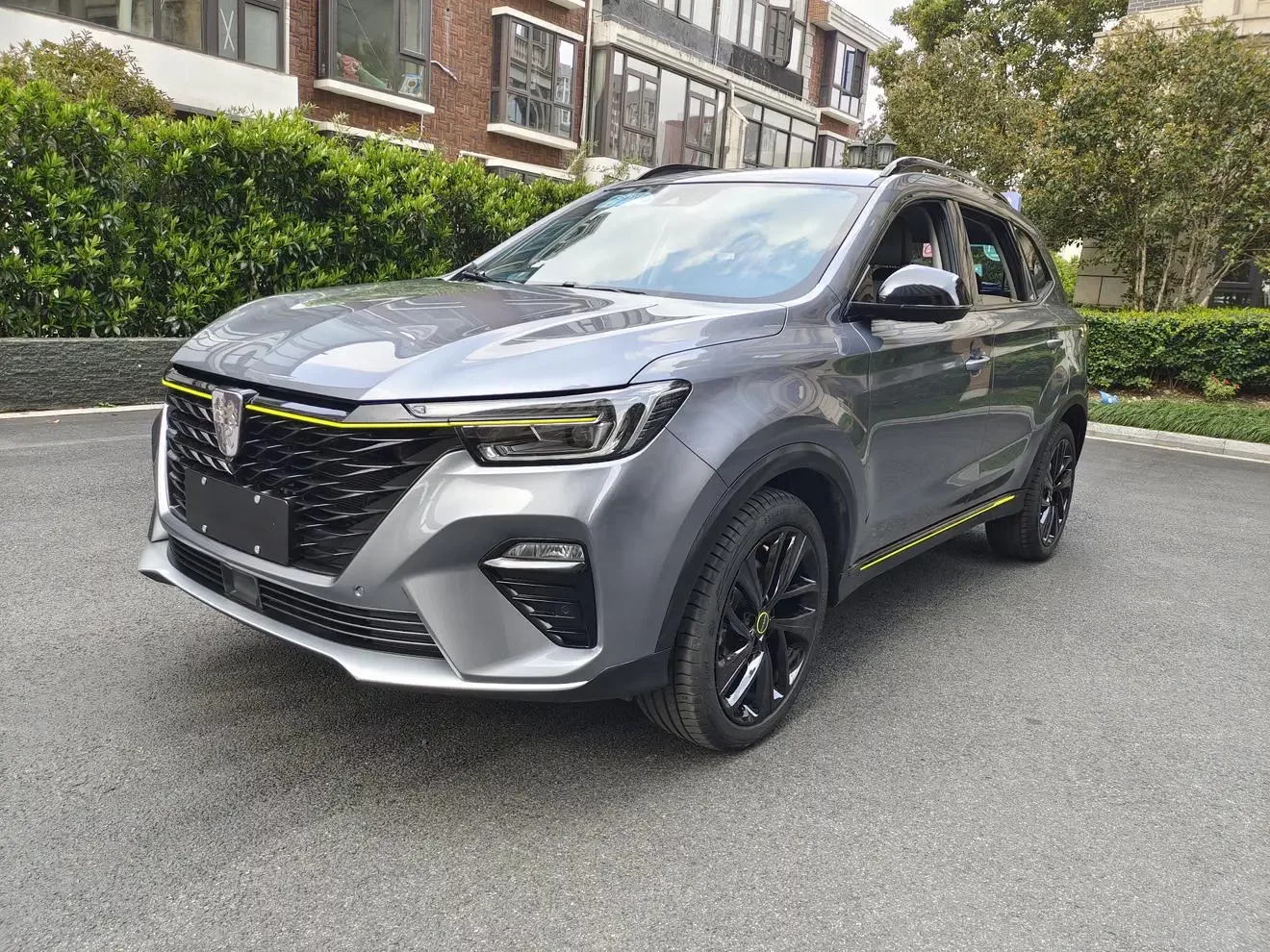 Roewe eRX5