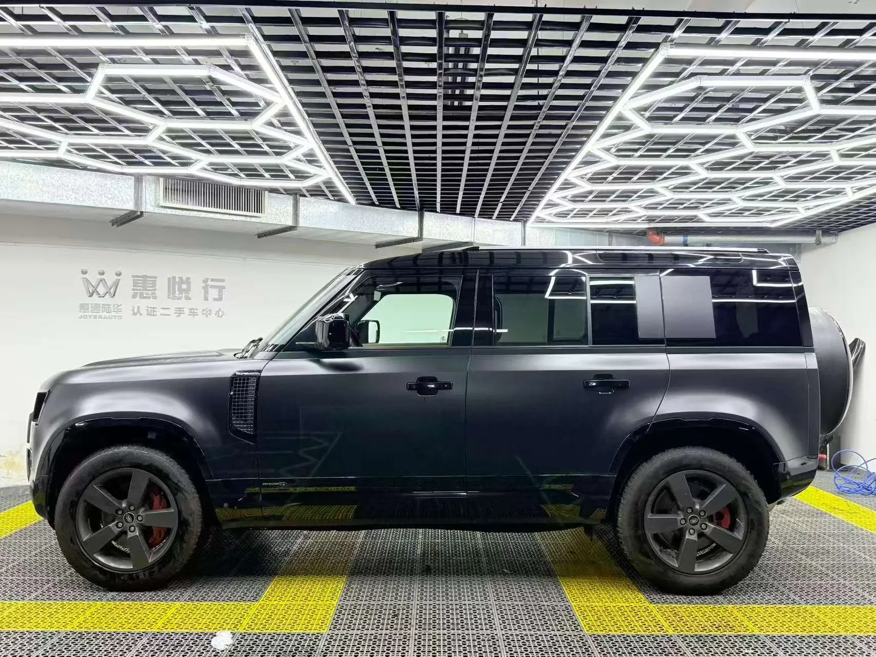 Land Rover guard