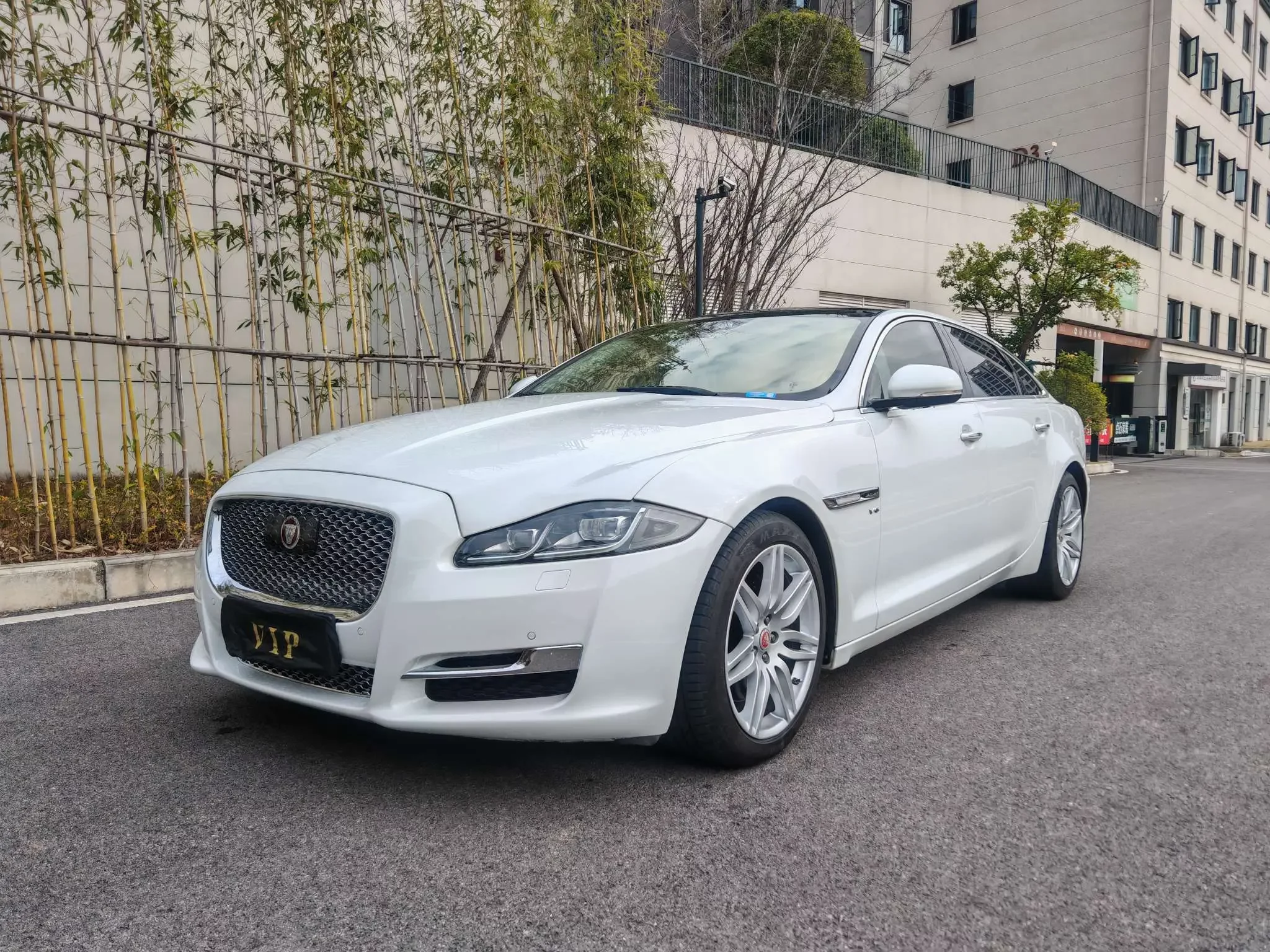 Jaguar XJ