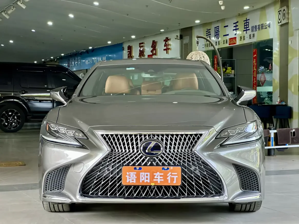 Lexus LS