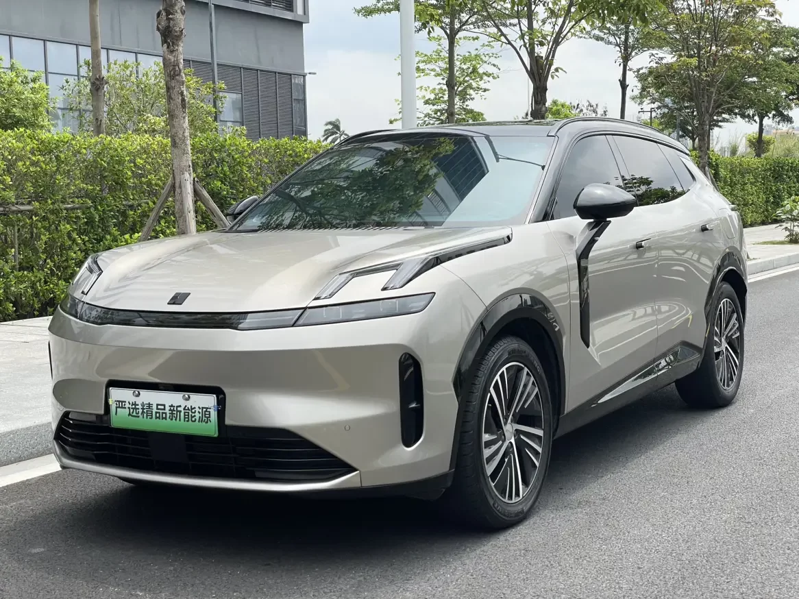 Lynk & Co 08 EM-P