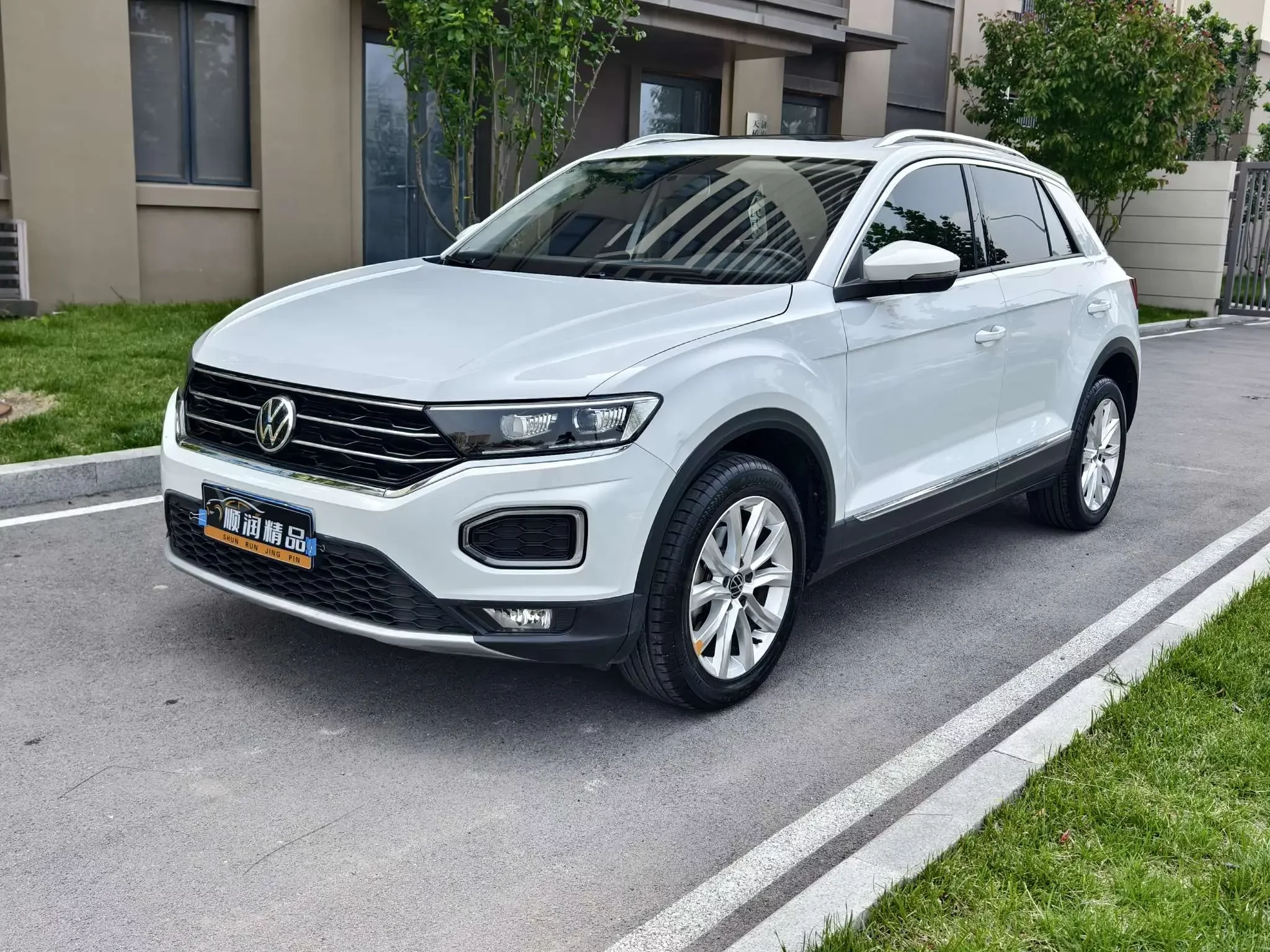 VOLKSWAGEN T-ROC