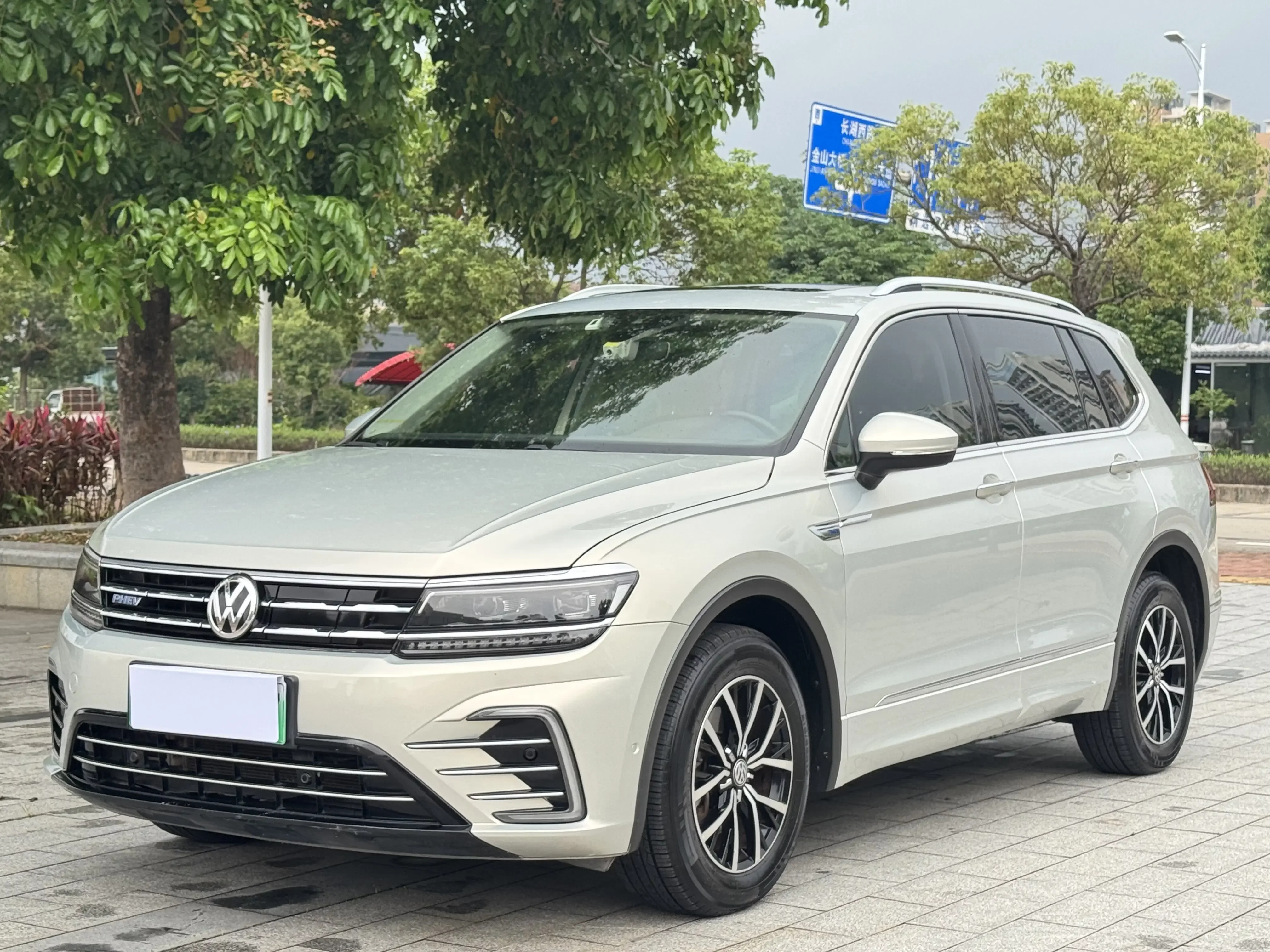 Volkswagen Tiguan L PHEV