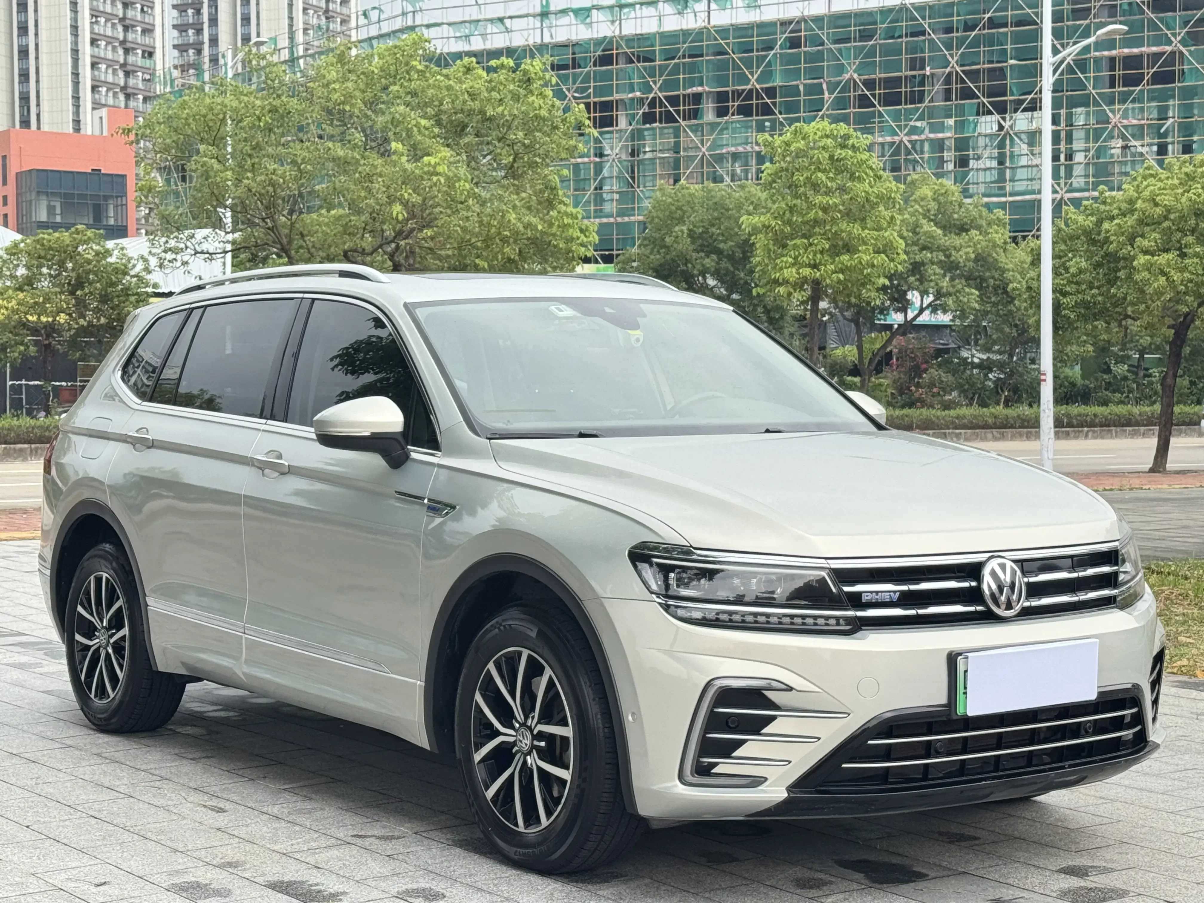 Volkswagen Tiguan L PHEV
