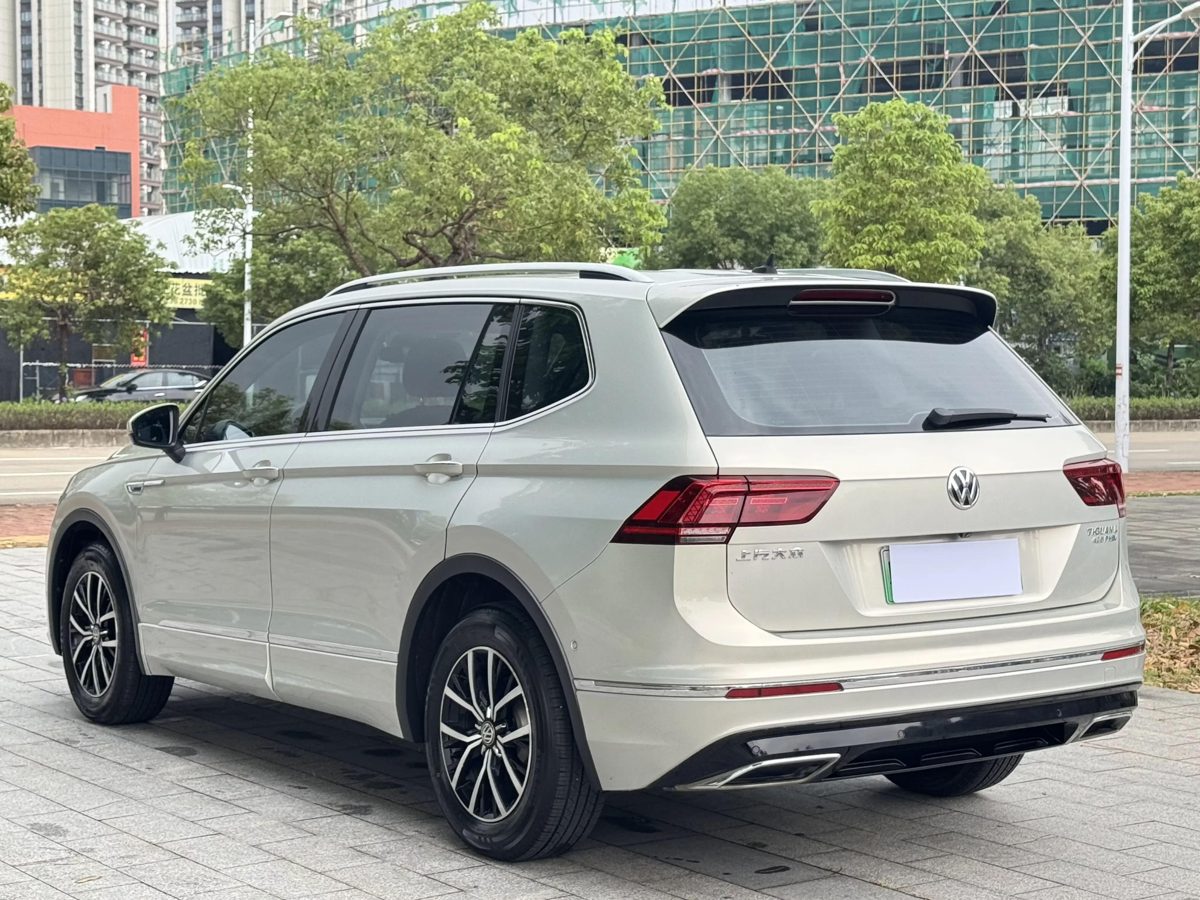 Volkswagen Tiguan L PHEV