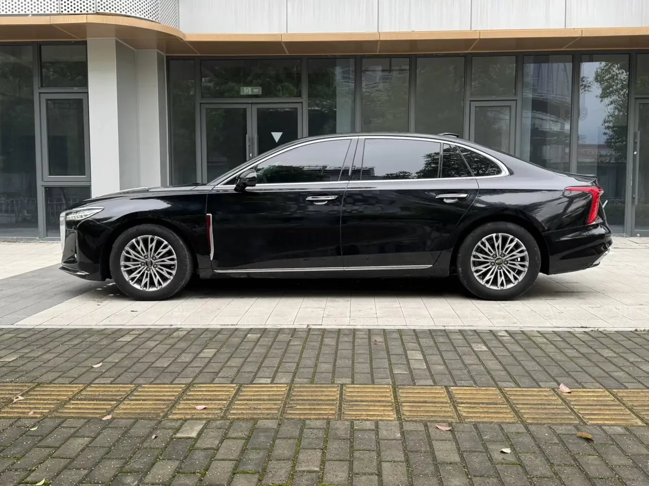 Hongqi H5