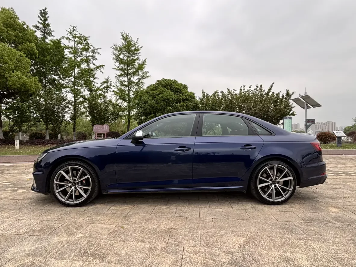 Audi S4