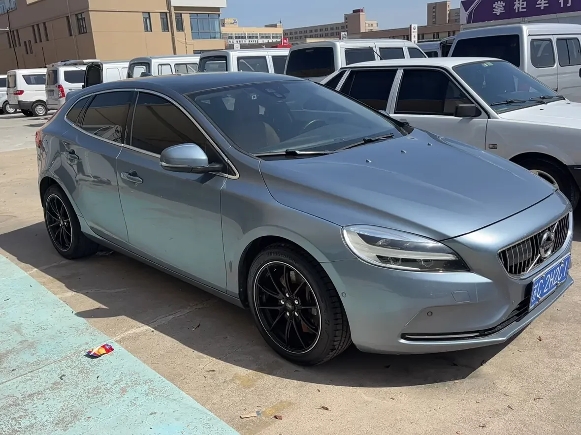 Volvo V40