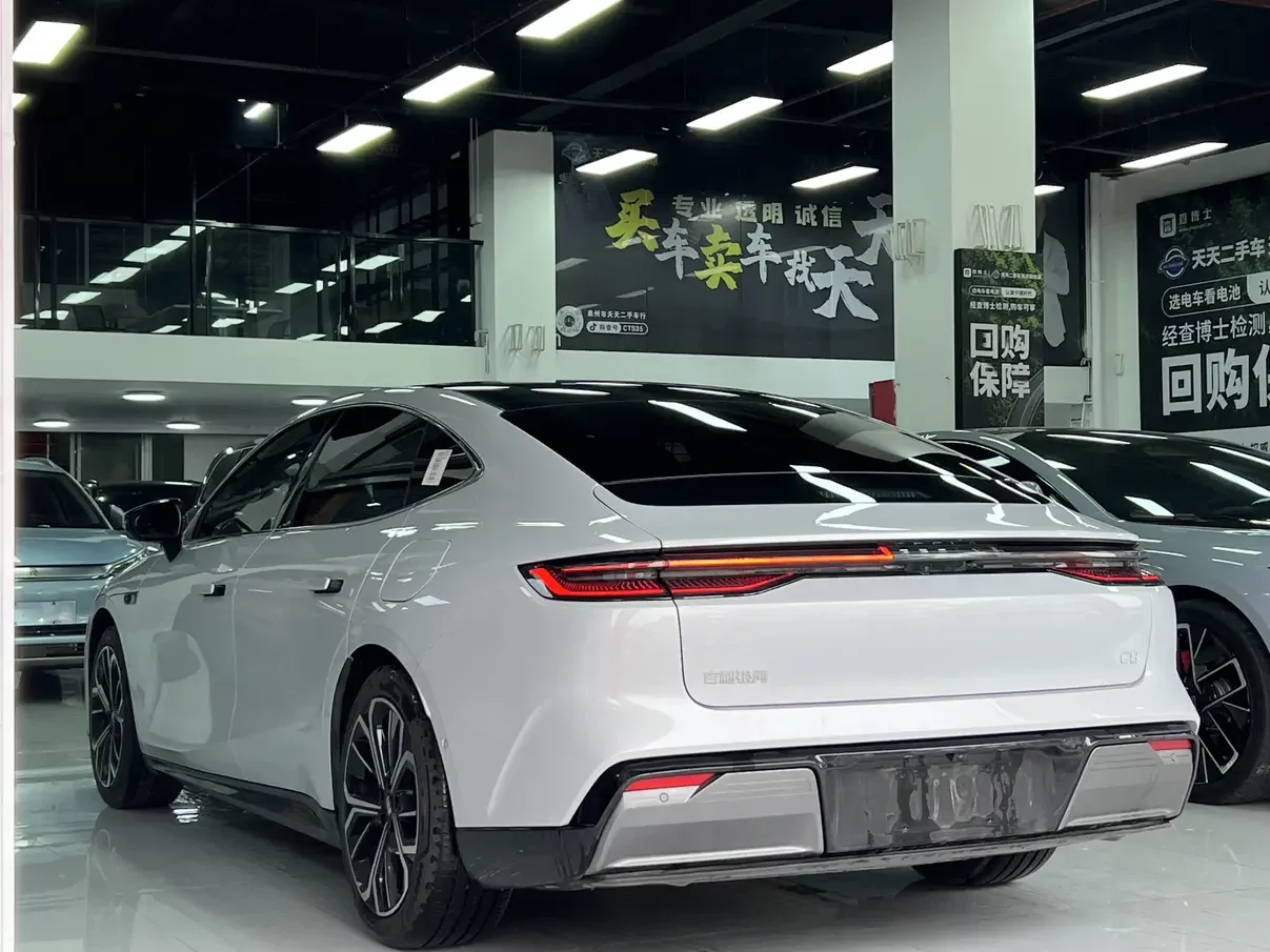 Geely Galaxy E8