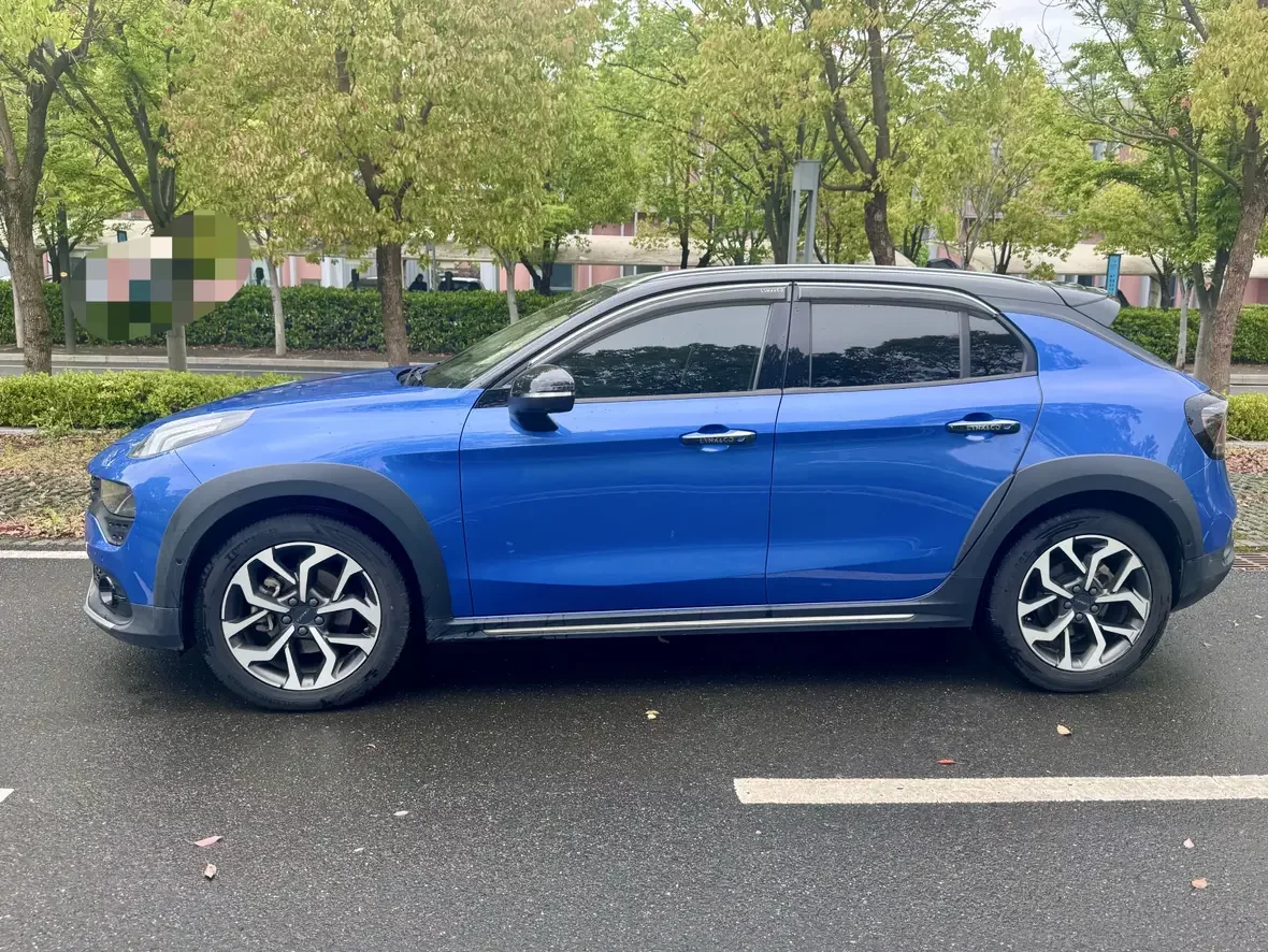 Lynk & Co 02