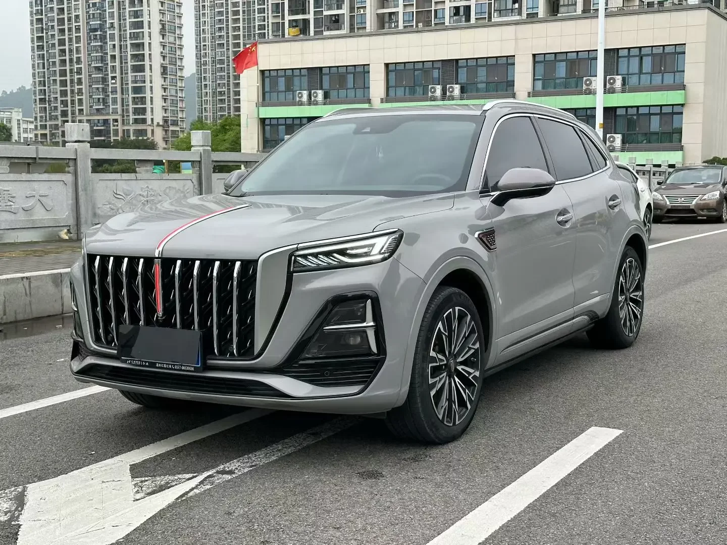Hongqi HS5