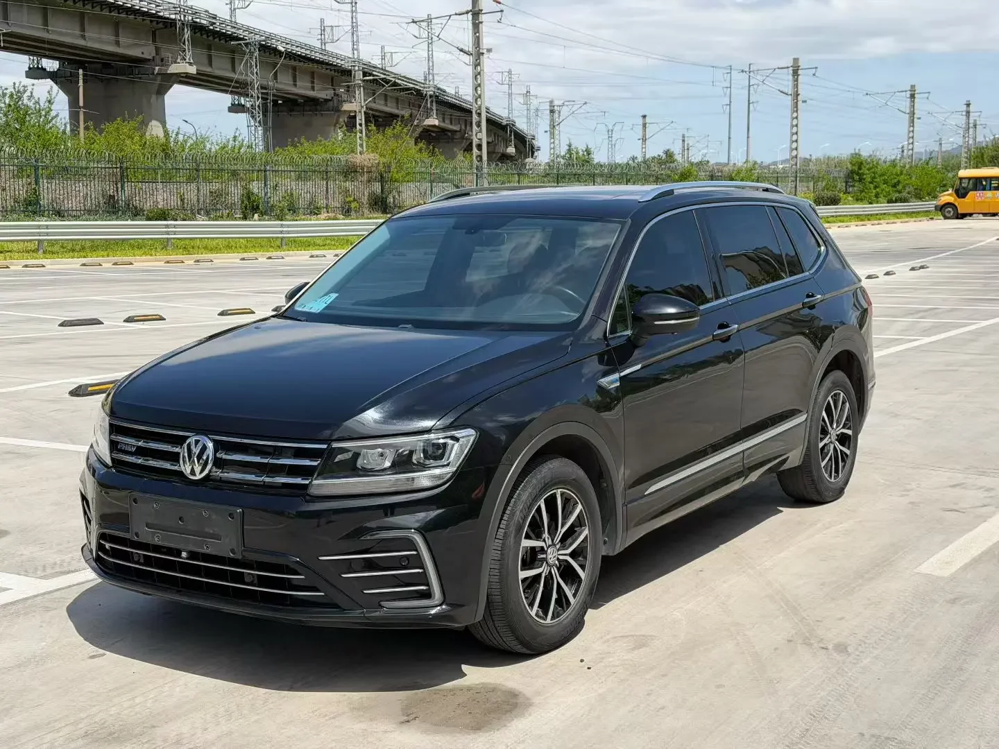 Volkswagen Tiguan L PHEV
