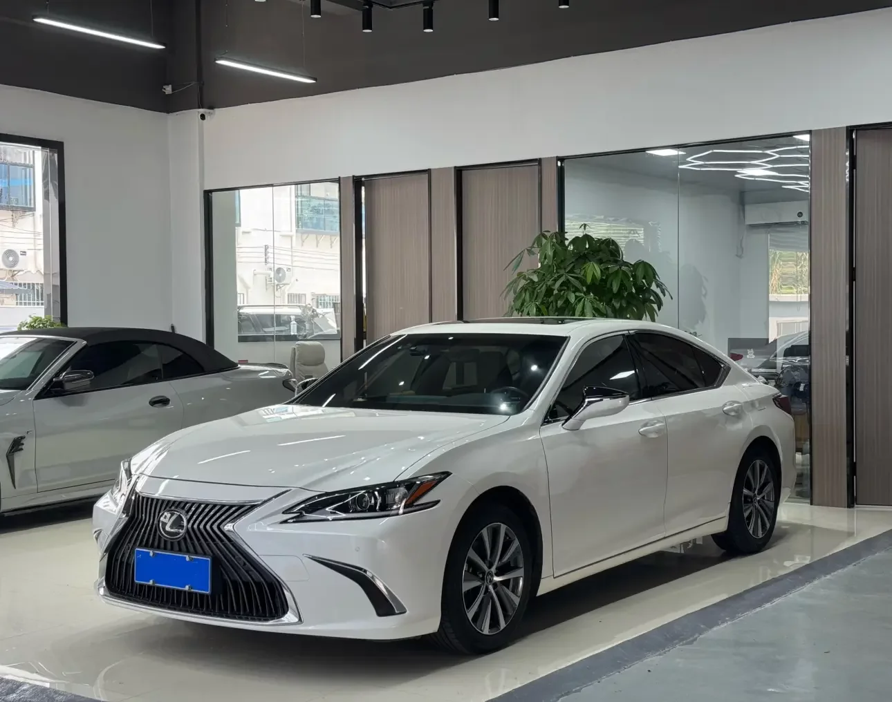 Lexus ES