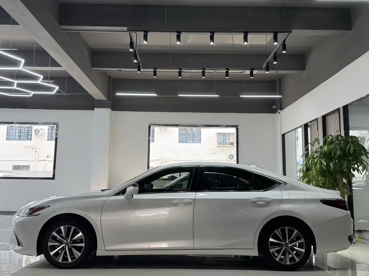 Lexus ES