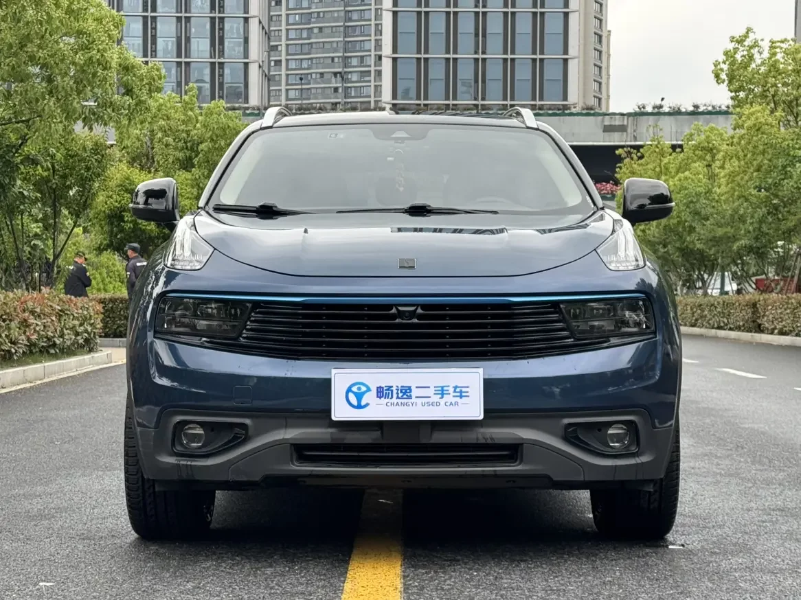 Lynk & Co 01