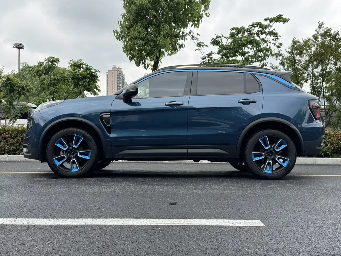 Lynk & Co 01
