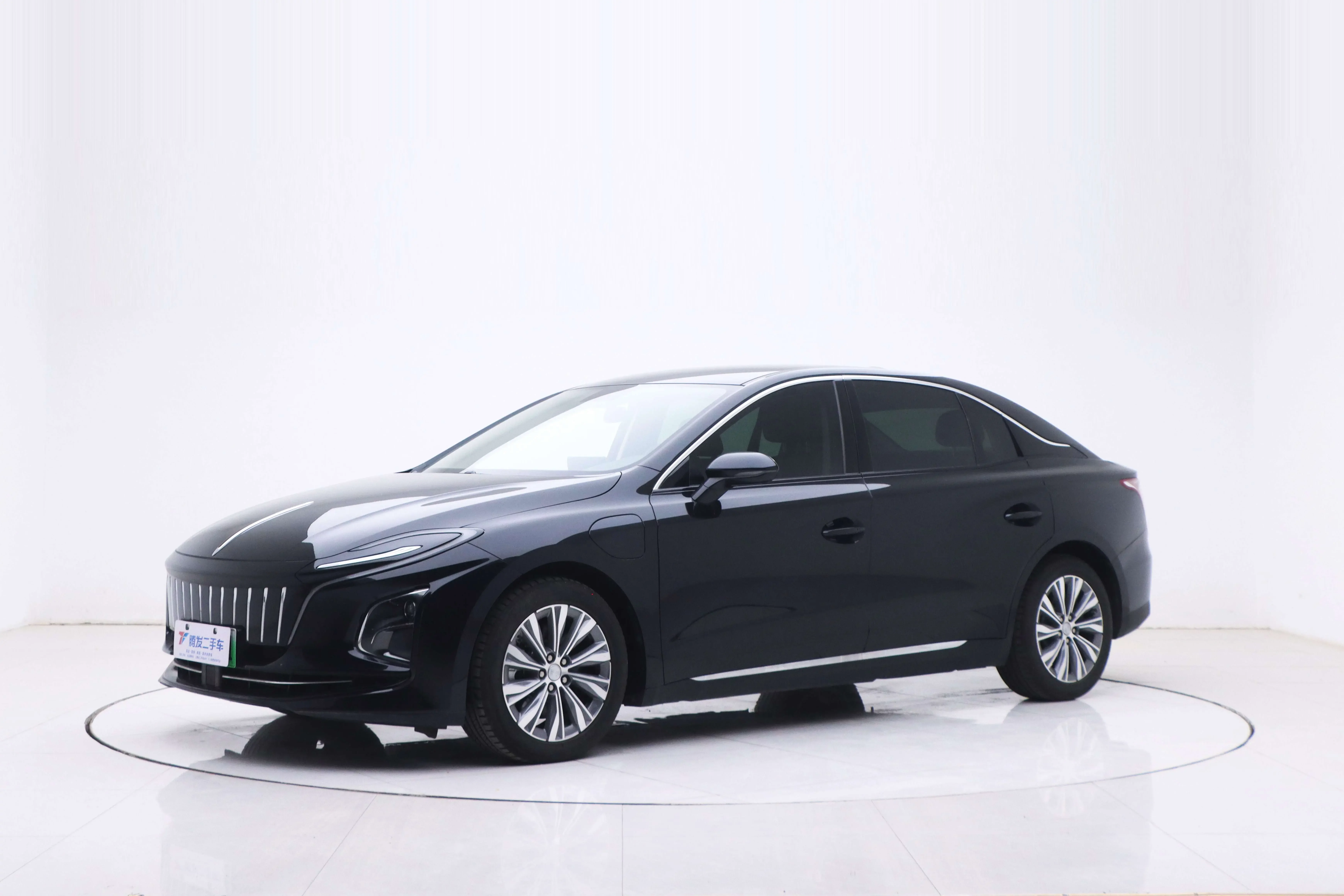 Hongqi E-QM5