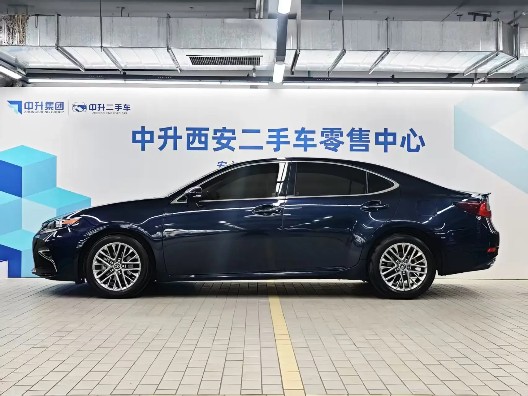 Lexus ES