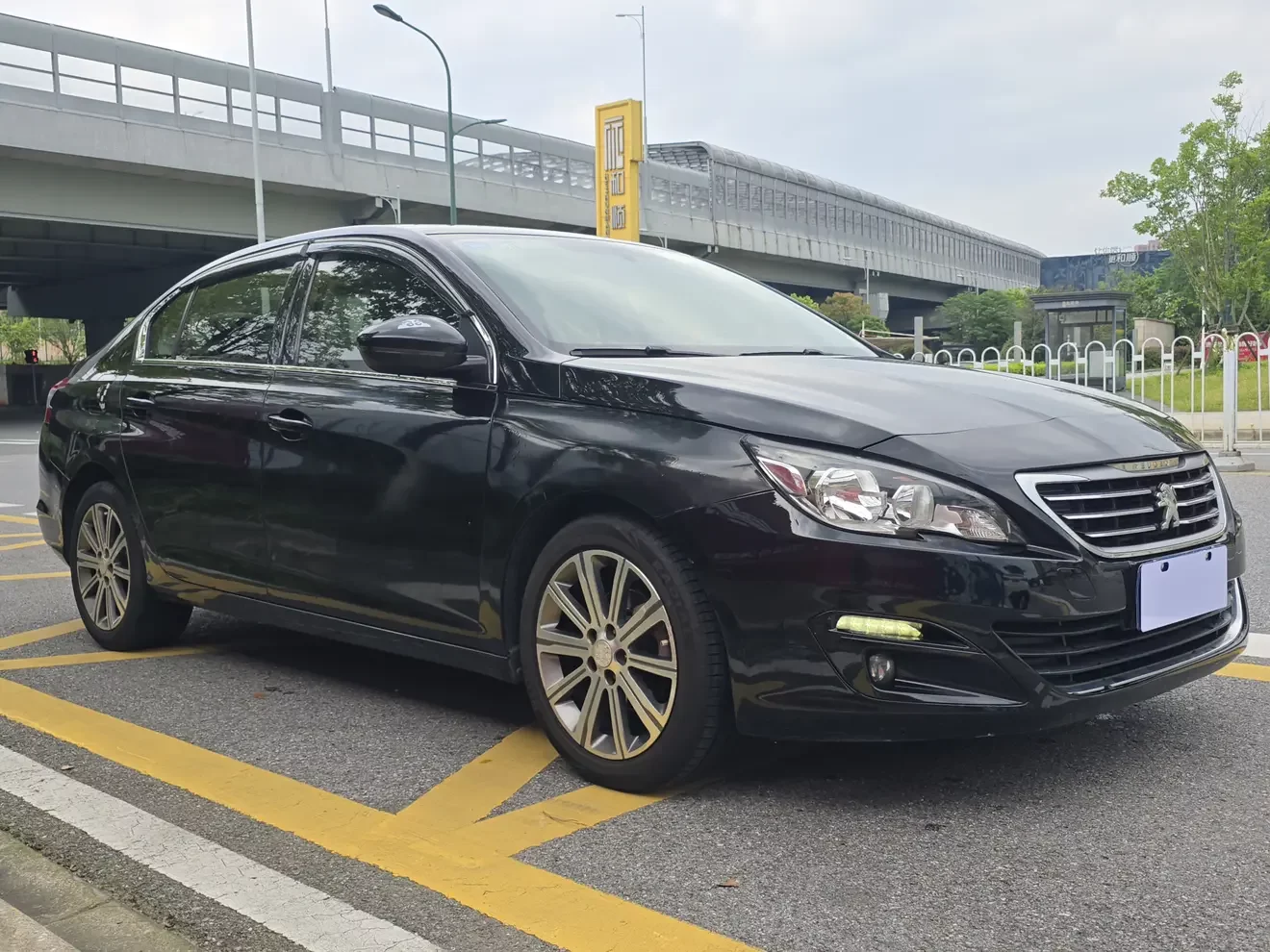 Peugeot 408