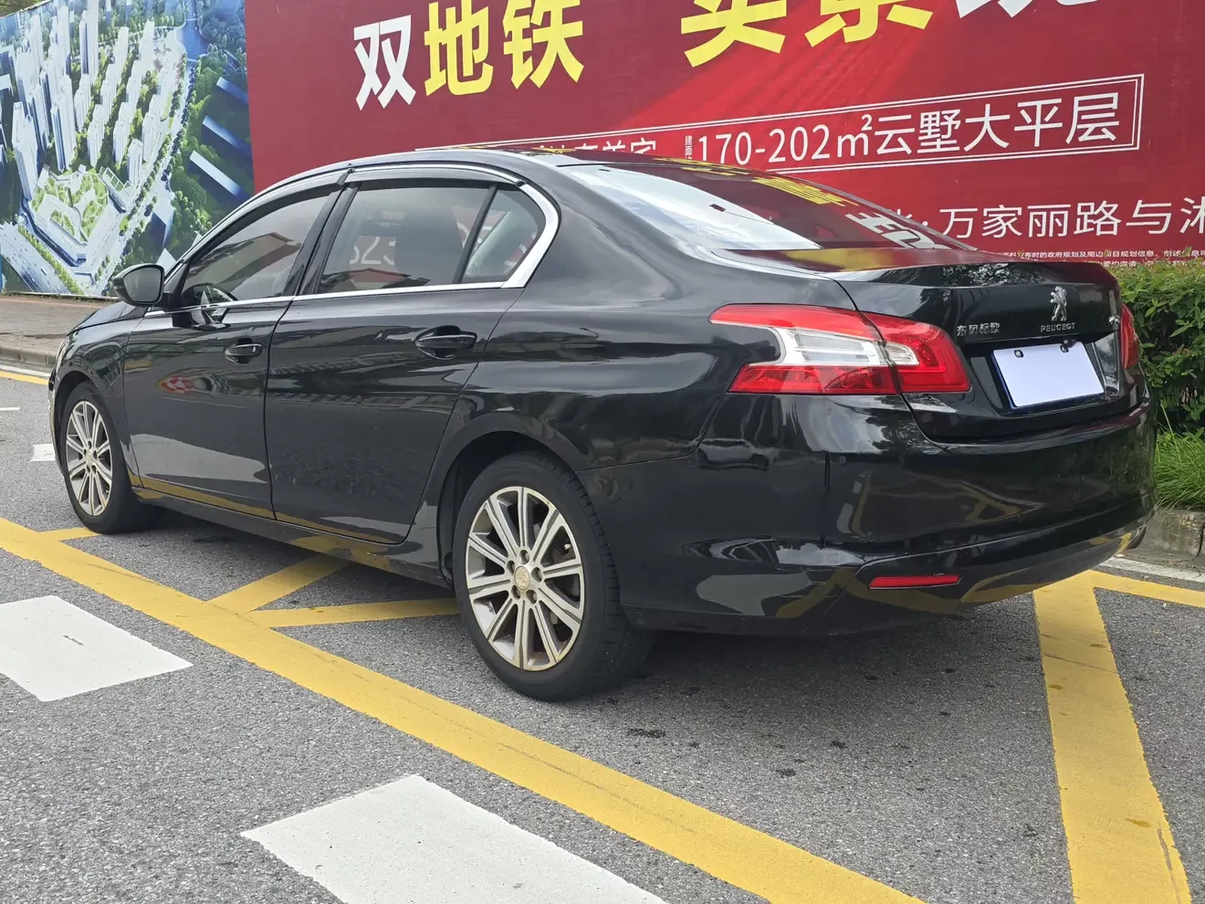 Peugeot 408
