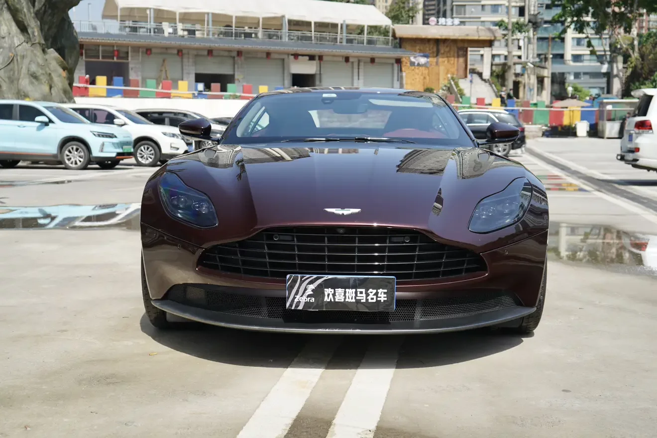Aston Martin DB11