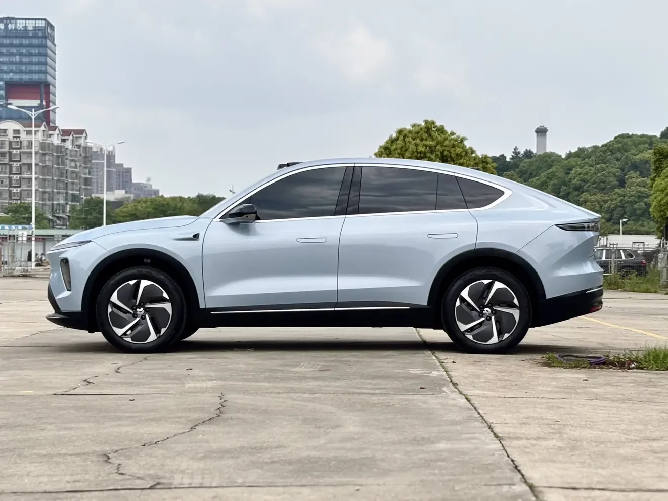 NIO EC7