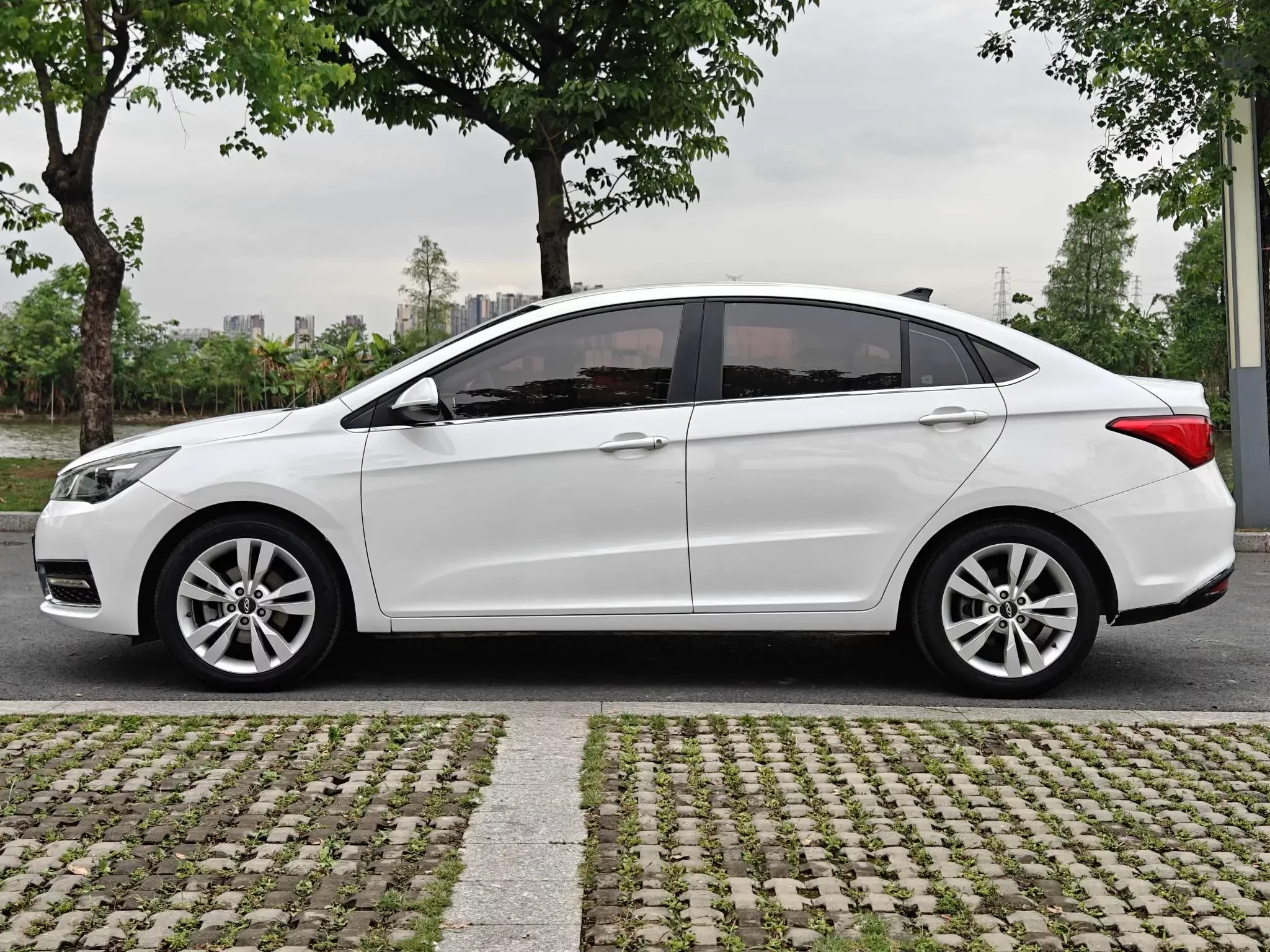Chery Arrizo 5