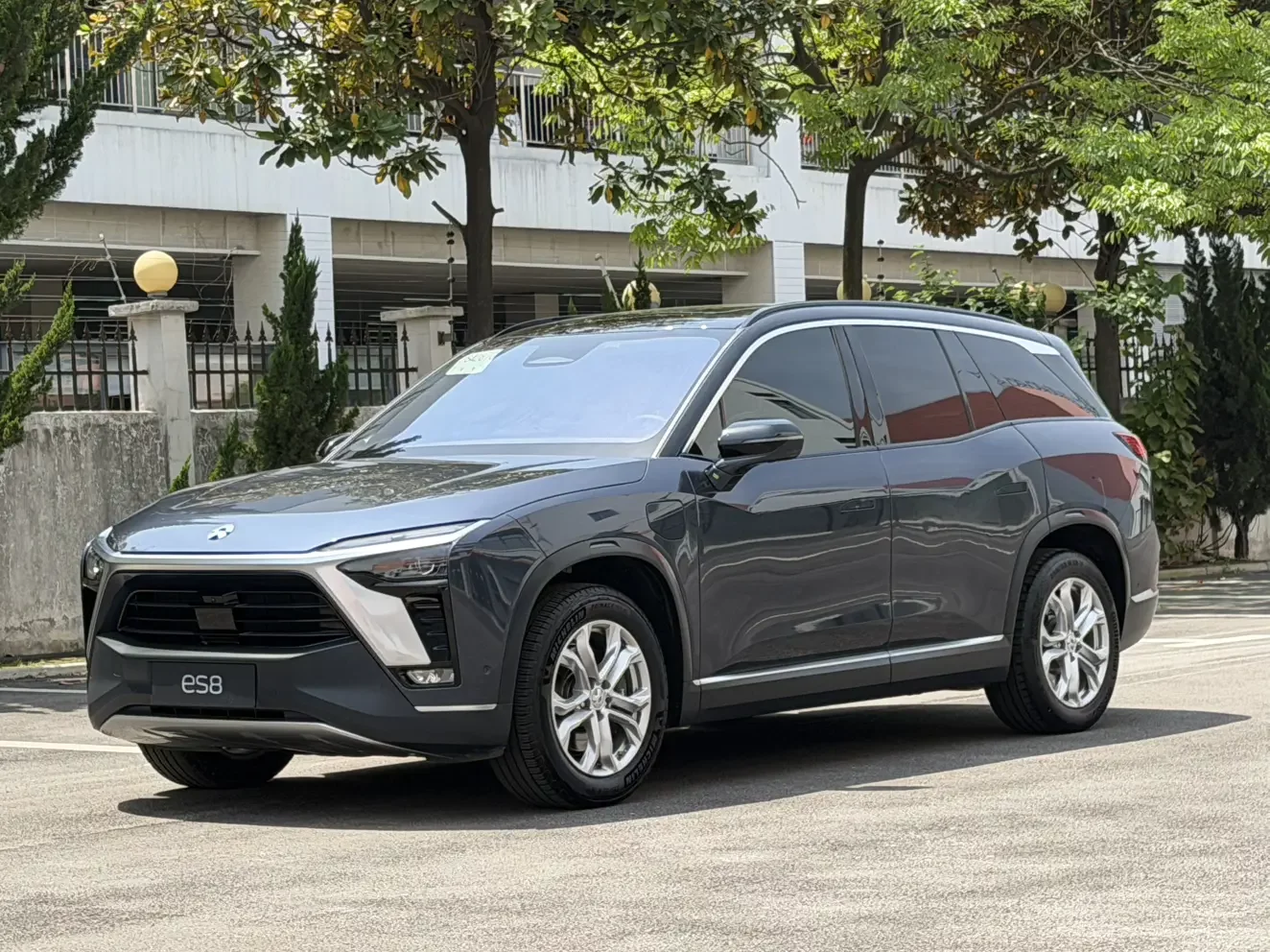NIO ES8
