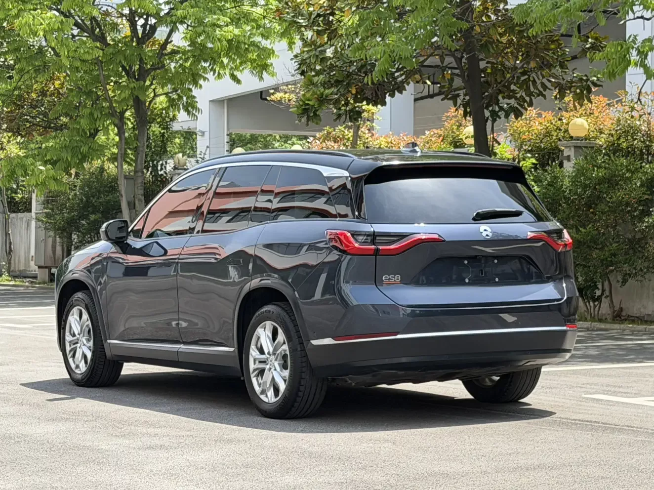 NIO ES8