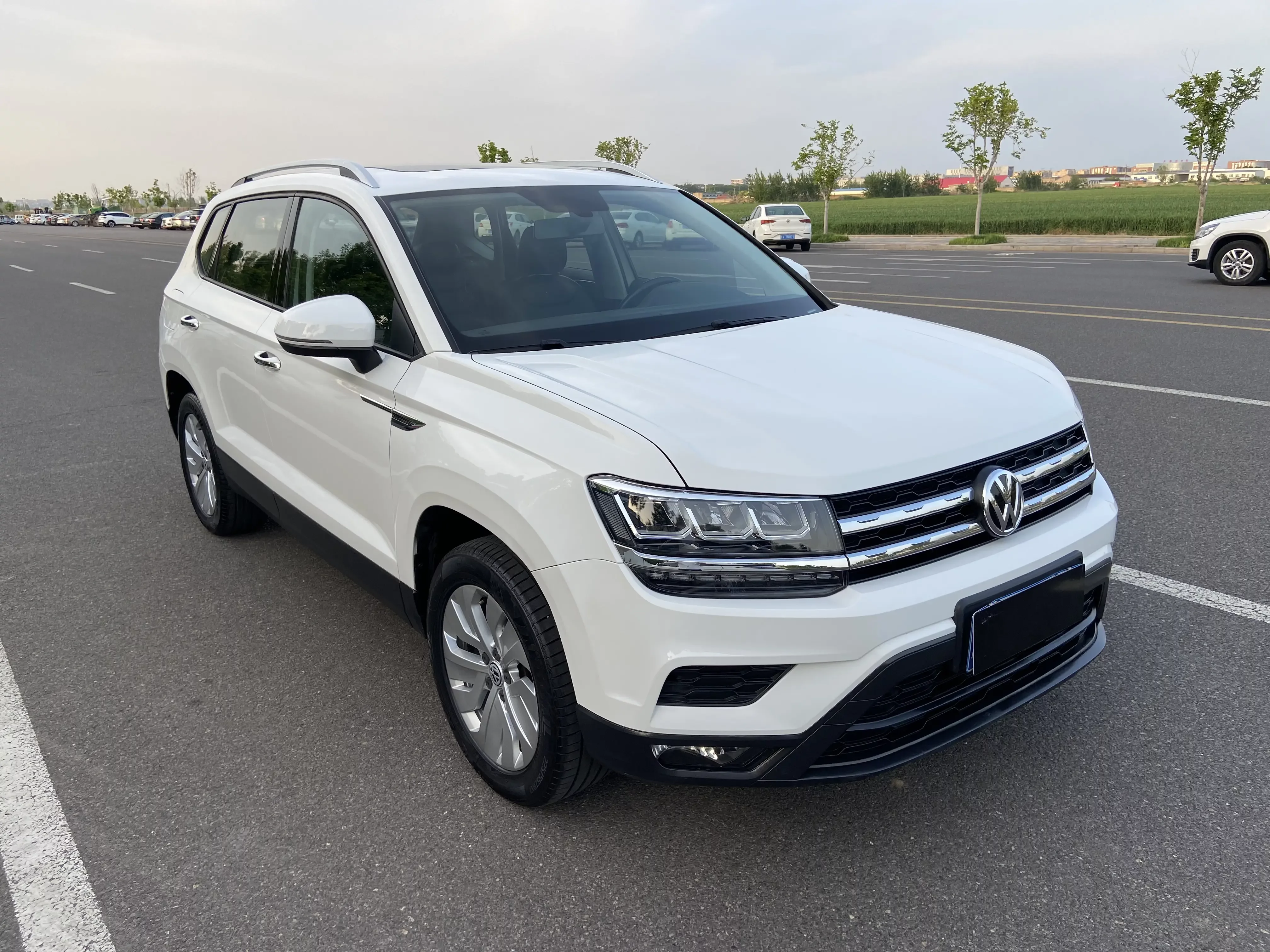Volkswagen Tharu