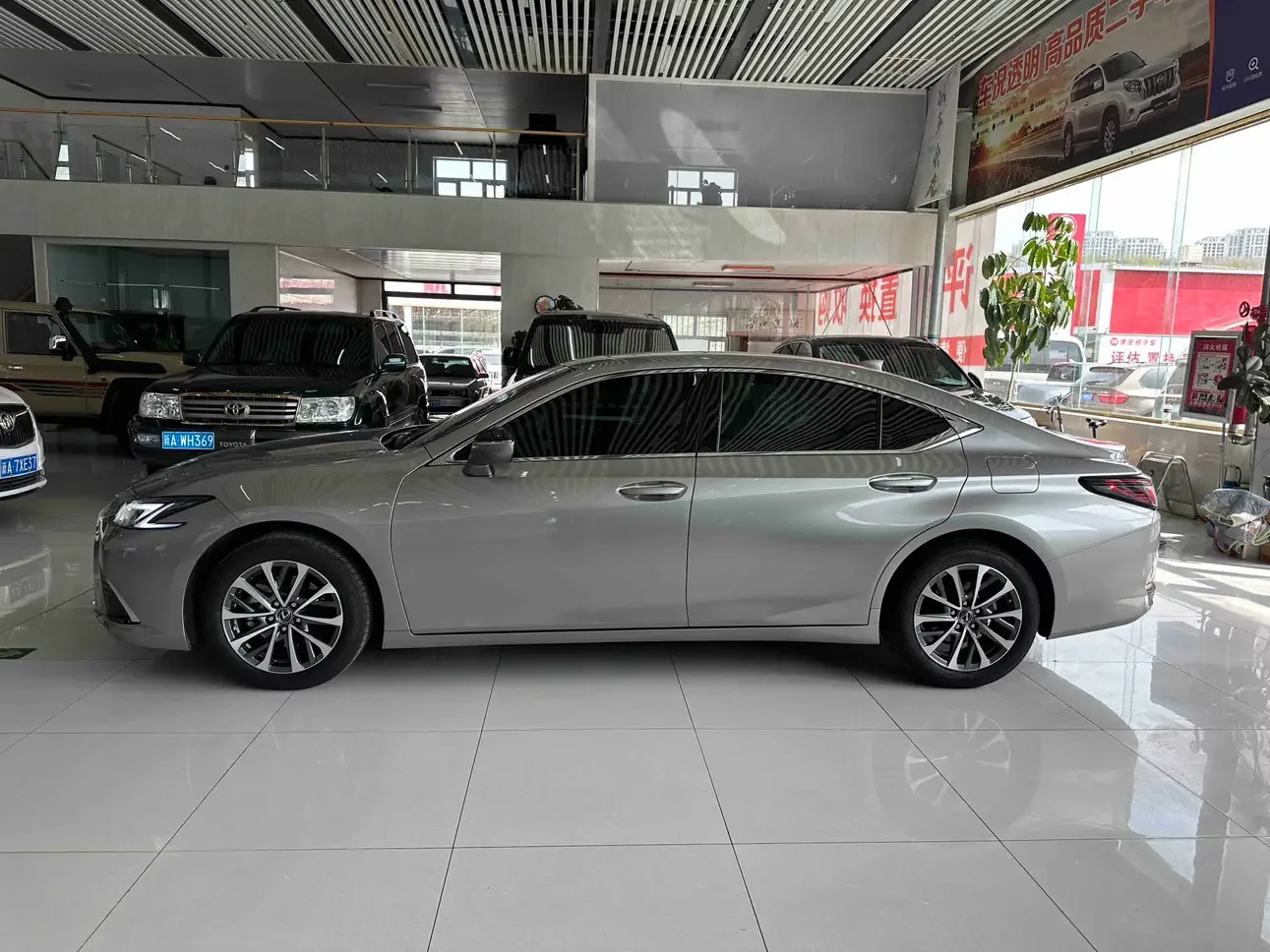 Lexus ES