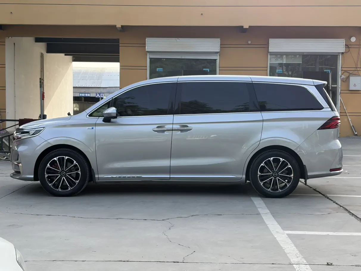Roewe iMAX8