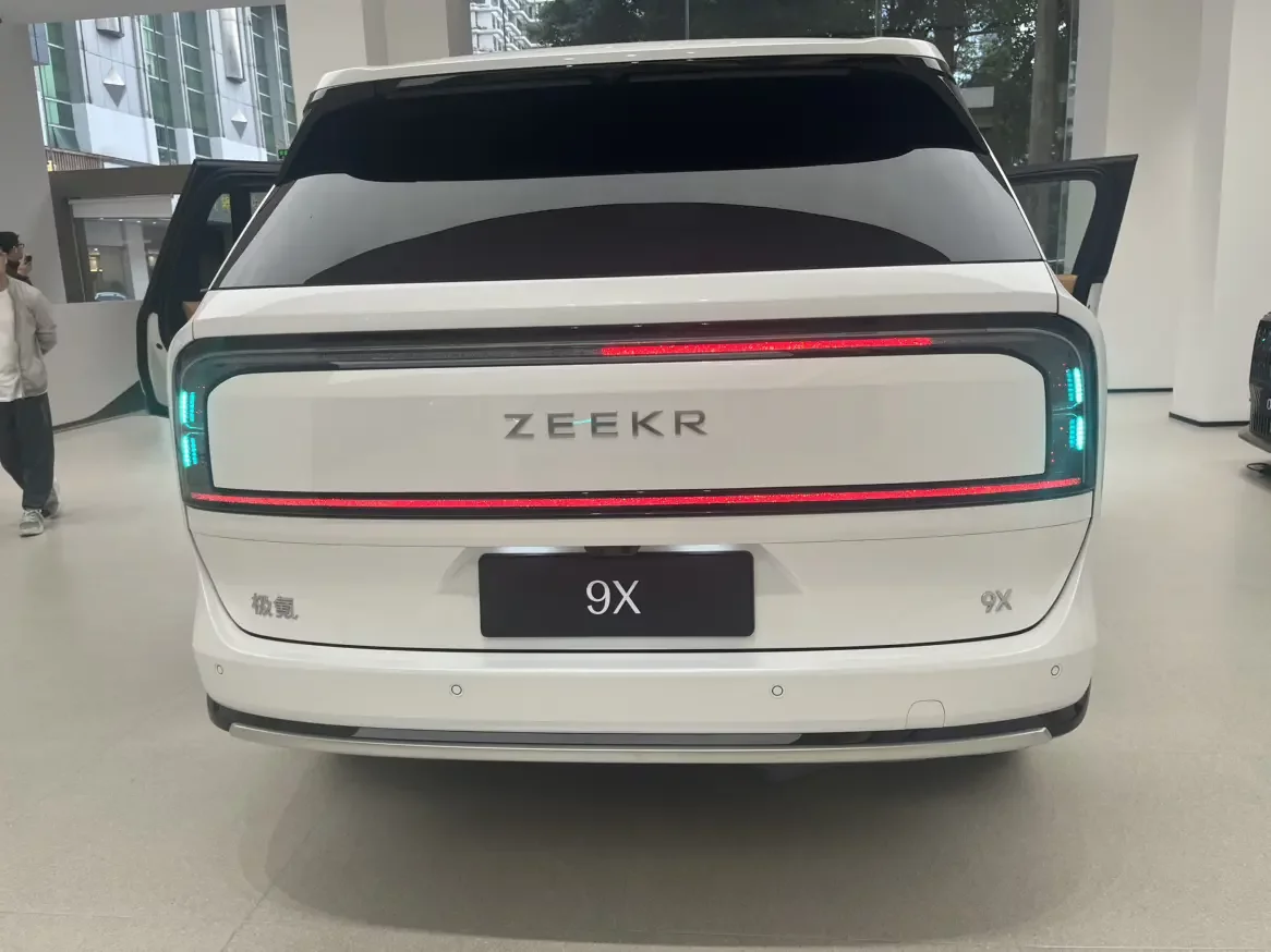 ZEEKR 9X