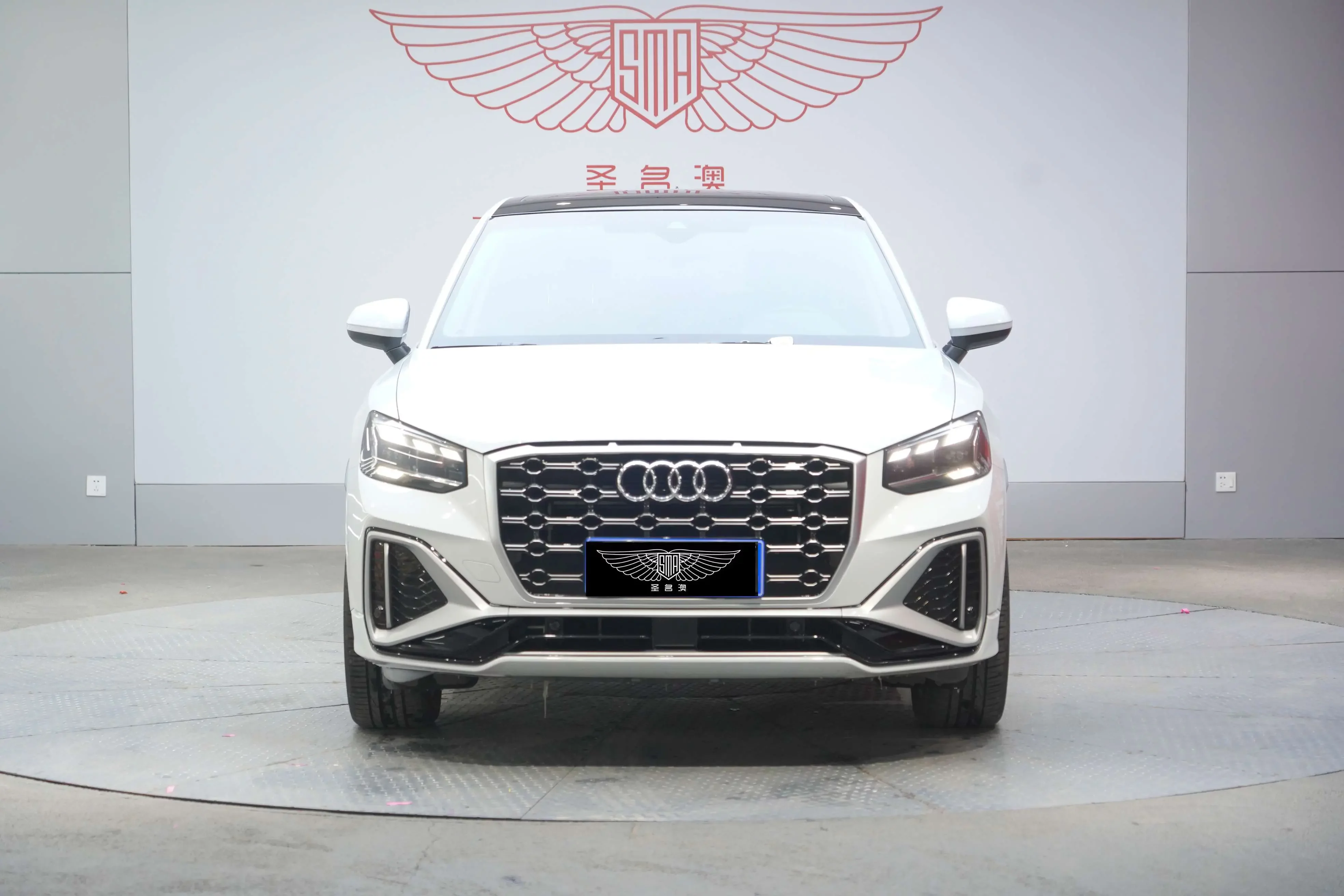 Audi Q2L