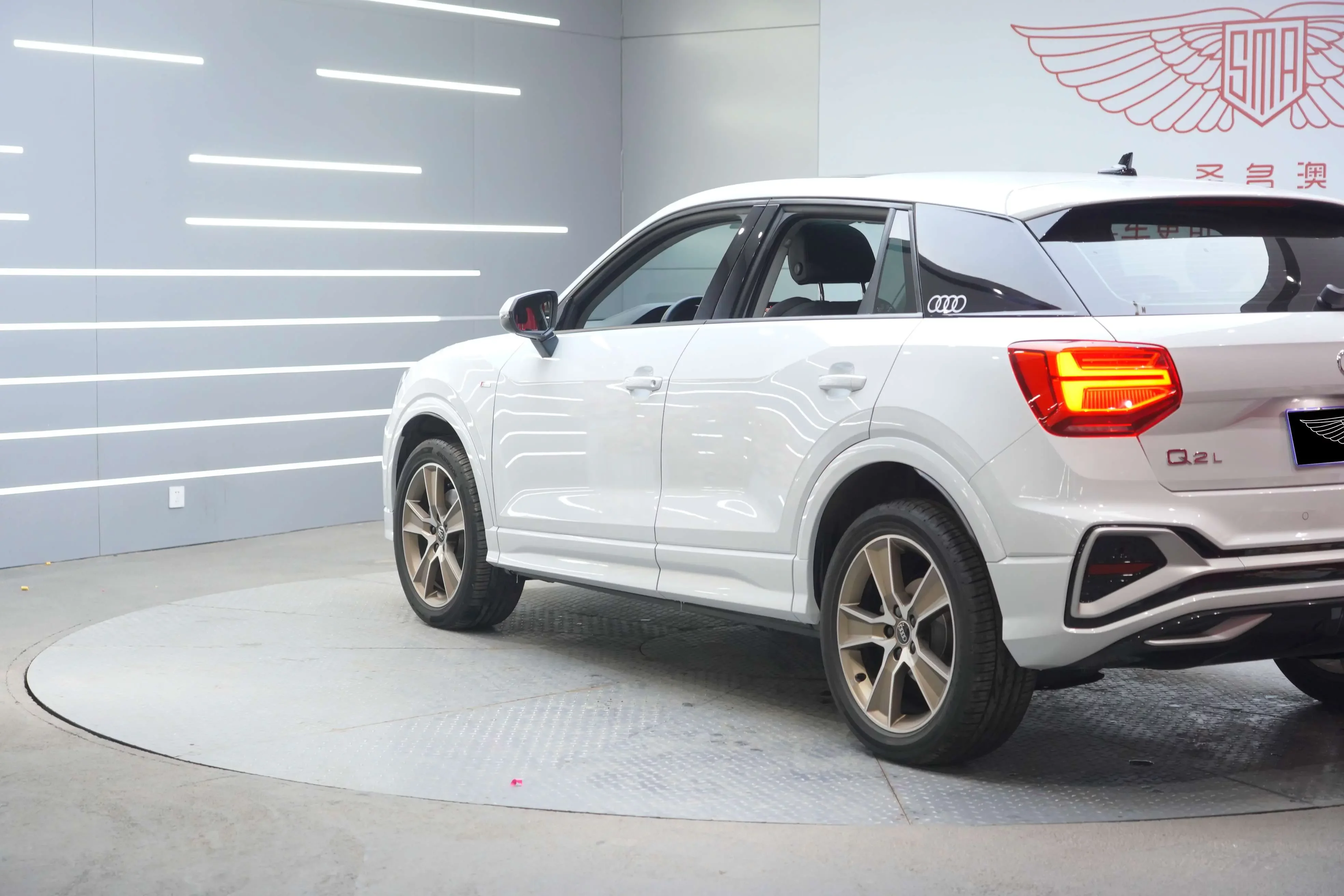 Audi Q2L