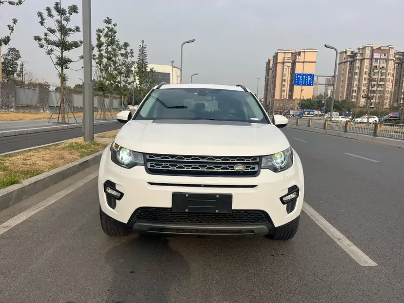 Land Rover Discover the magic