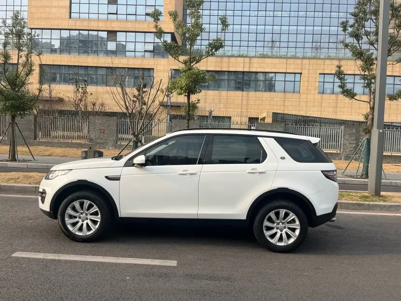 Land Rover Discover the magic
