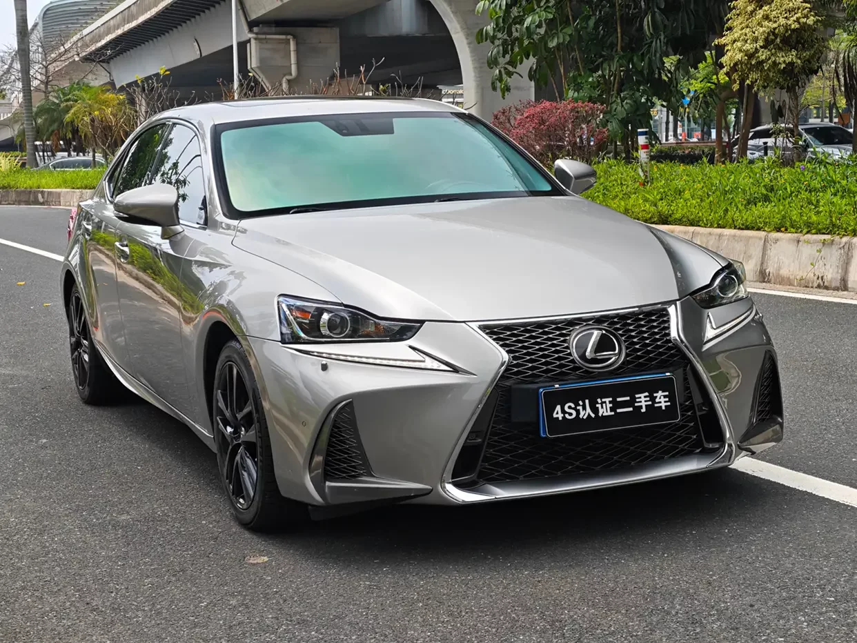 Lexus IS